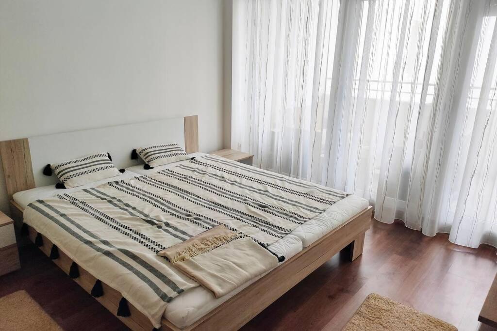Plaza Apartman - City Center, Free Parking, Free Wifi Debrecen Luaran gambar